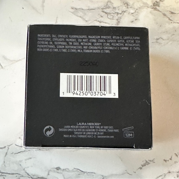 LAURA MERCIER Translucent Loose Setting Powder - Light Catcher - Picture 11 of 12